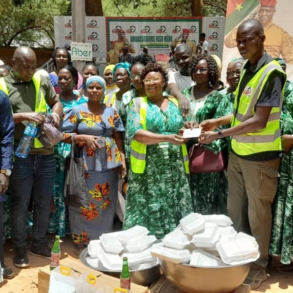 Faso Mêbo : Des acteurs de la filière du Manioc font des dons