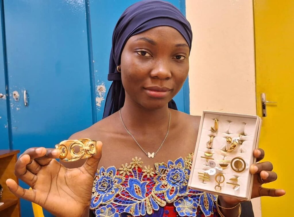 Bobo-Dioulasso : Korotimi Traoré, l’élève de 21 ans qui fait du business des bijoux une source d’indépendance