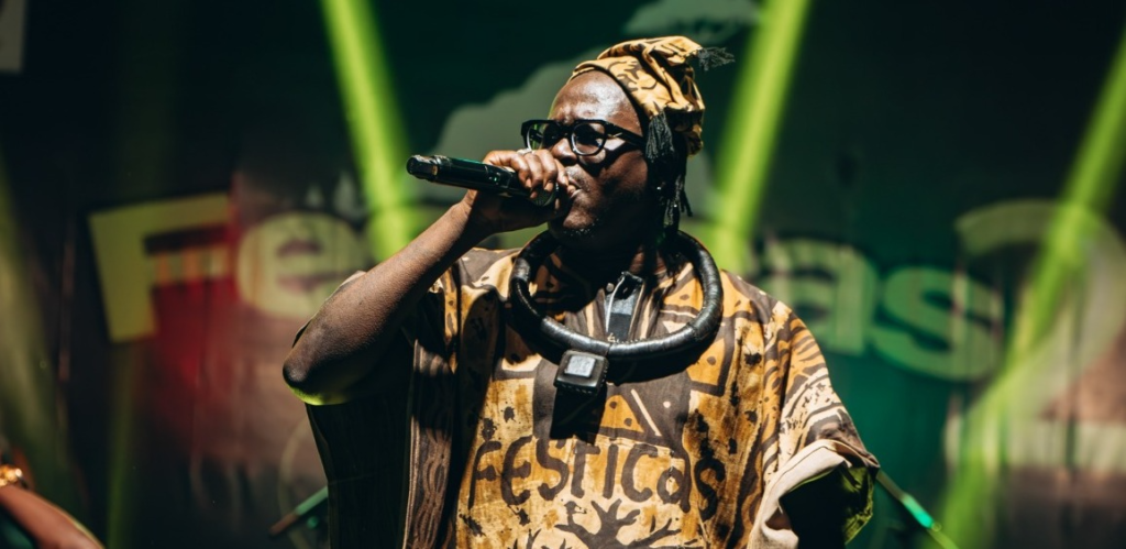 FESTICAS 2026 : Une surprise pour Floby en pleine prestation