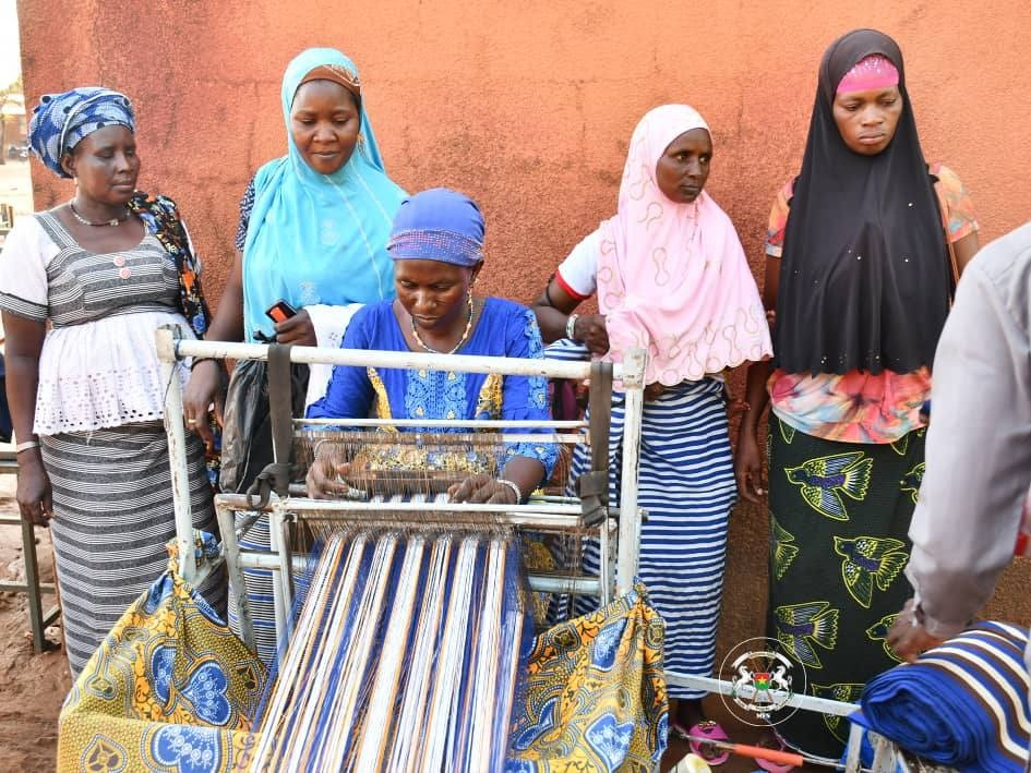 Projet « 1000 métiers à tisser » : Une soixantaine de femmes formées au tissage