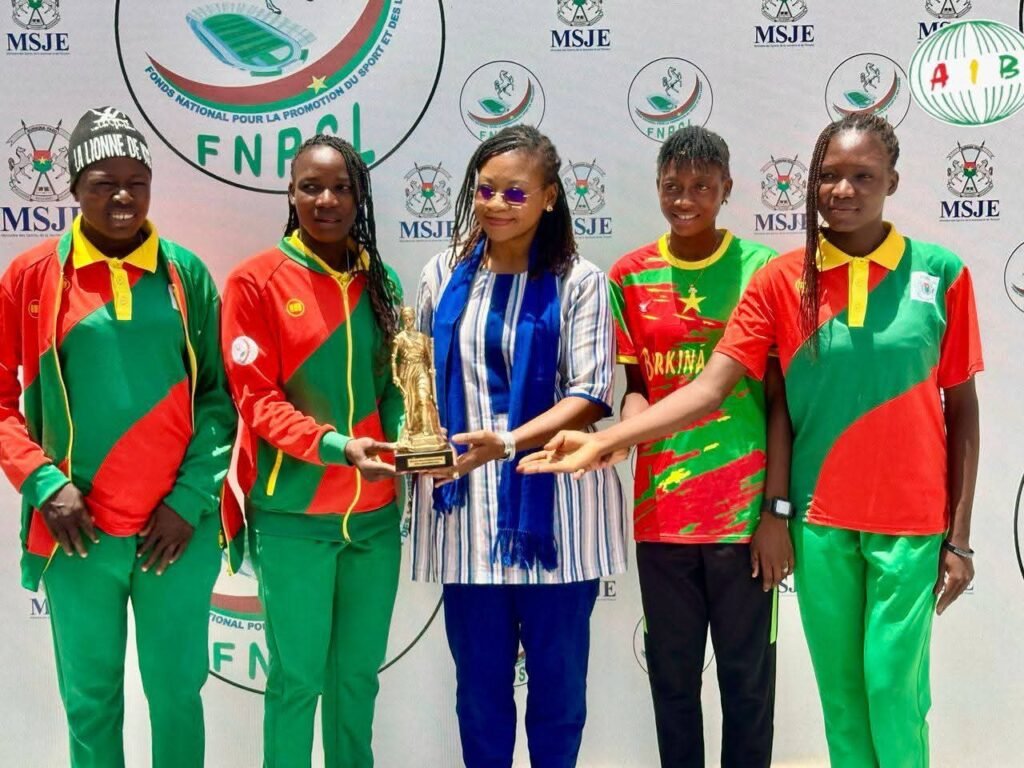 Cyclisme : La directrice du FNPSL félicite les Étalons dames après leur exploit au Tour du Bénin