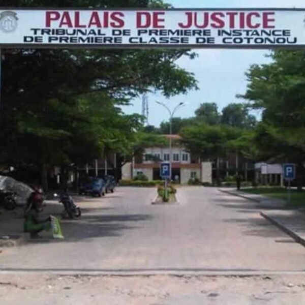 Bénin : Elle vole 46 millions FCFA à son mari pour les remettre à son ex… qui disparaît avec l’argent