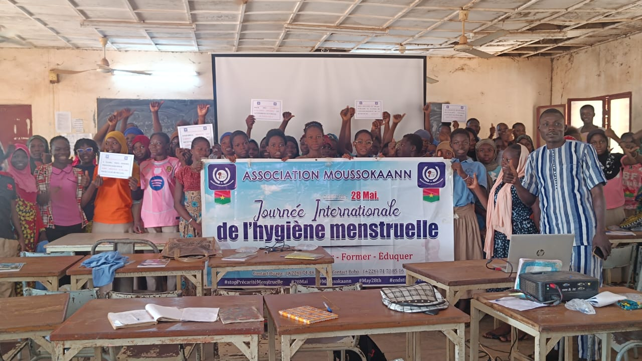Hygiène menstruelle en milieu scolaire : MoussoKaann sensibilise une cinquantaine d’élèves